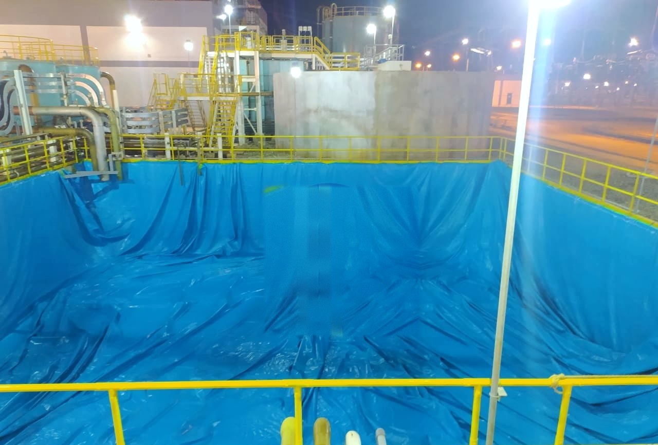 Liner kolam industri di fasilitas pengolahan